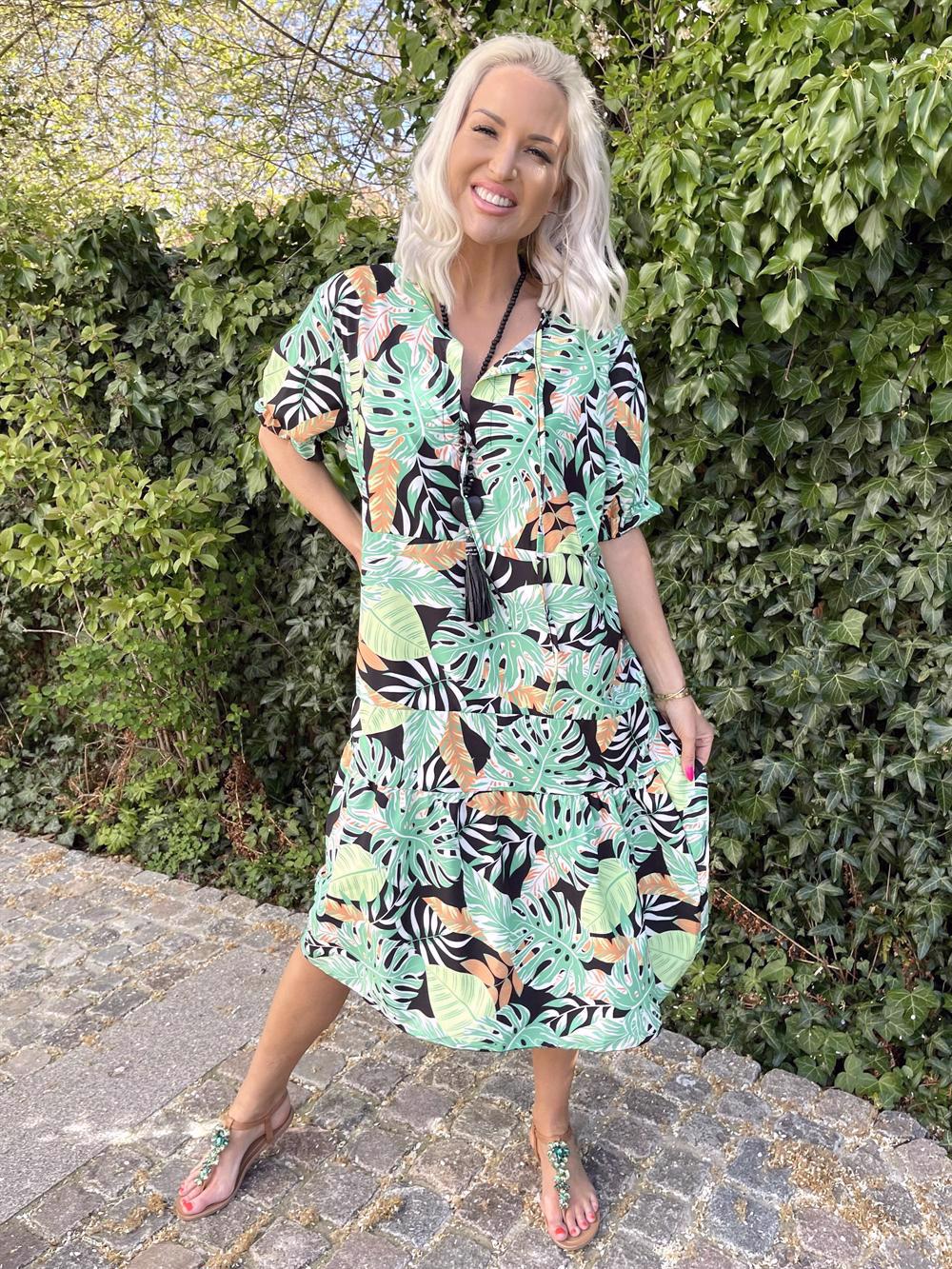 Kanja - Kjole med mønster og flæsekant på ærmet